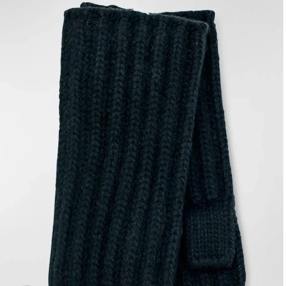 NWT PORTOLANO Ribbed Cashmere Fingerless Gloves, Black